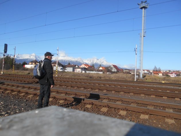  Výhľad na tatranské štíty zo železničnej stanice Popradu